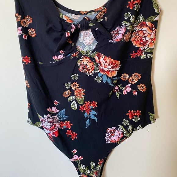 Floral Bodysuit - Picture 2 of 2